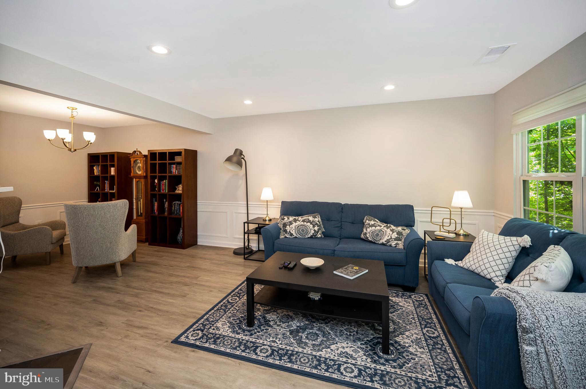 8616 Venoy Ct