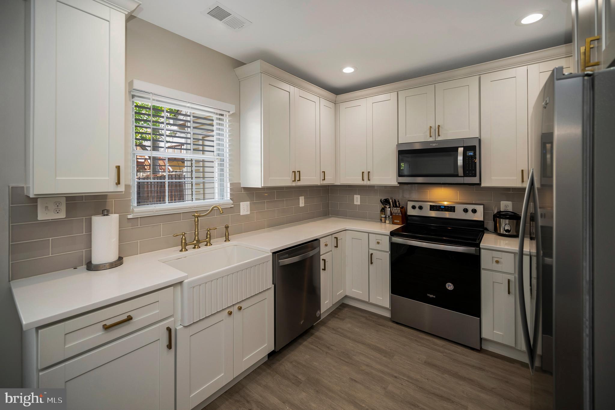 8616 Venoy Ct