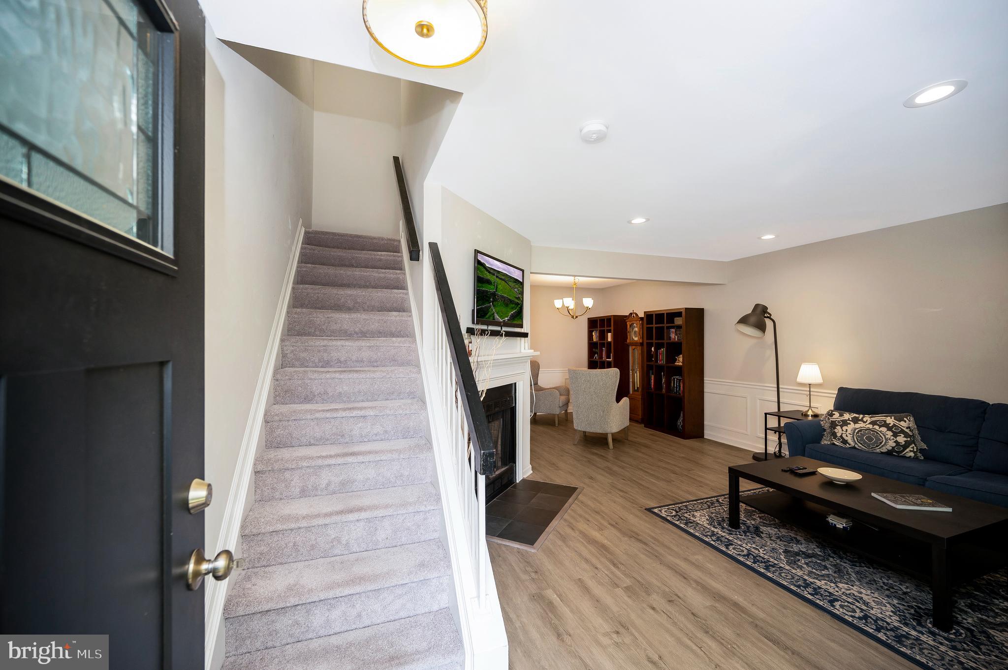 8616 Venoy Ct