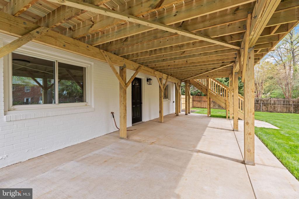 913 DEWOLFE DRIVE