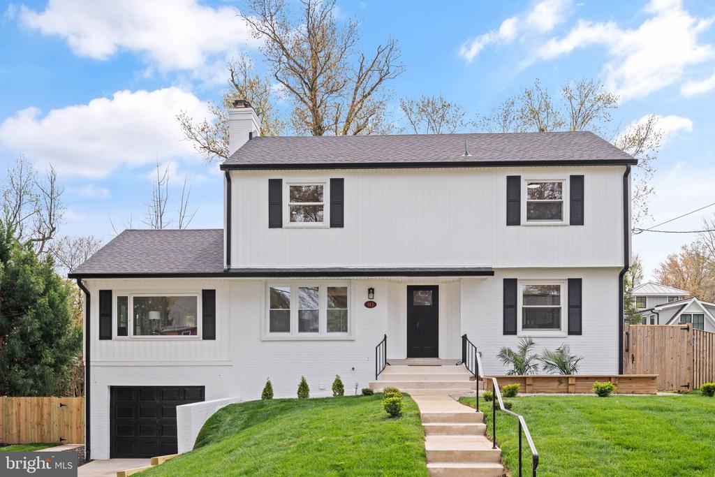 913 DEWOLFE DRIVE
