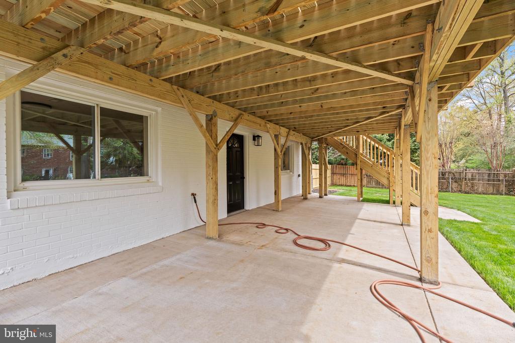 913 DEWOLFE DRIVE