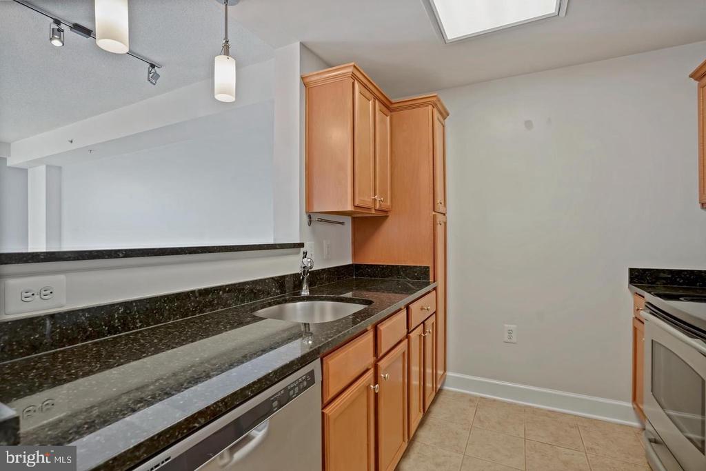 11800 SUNSET HILLS RD #1218