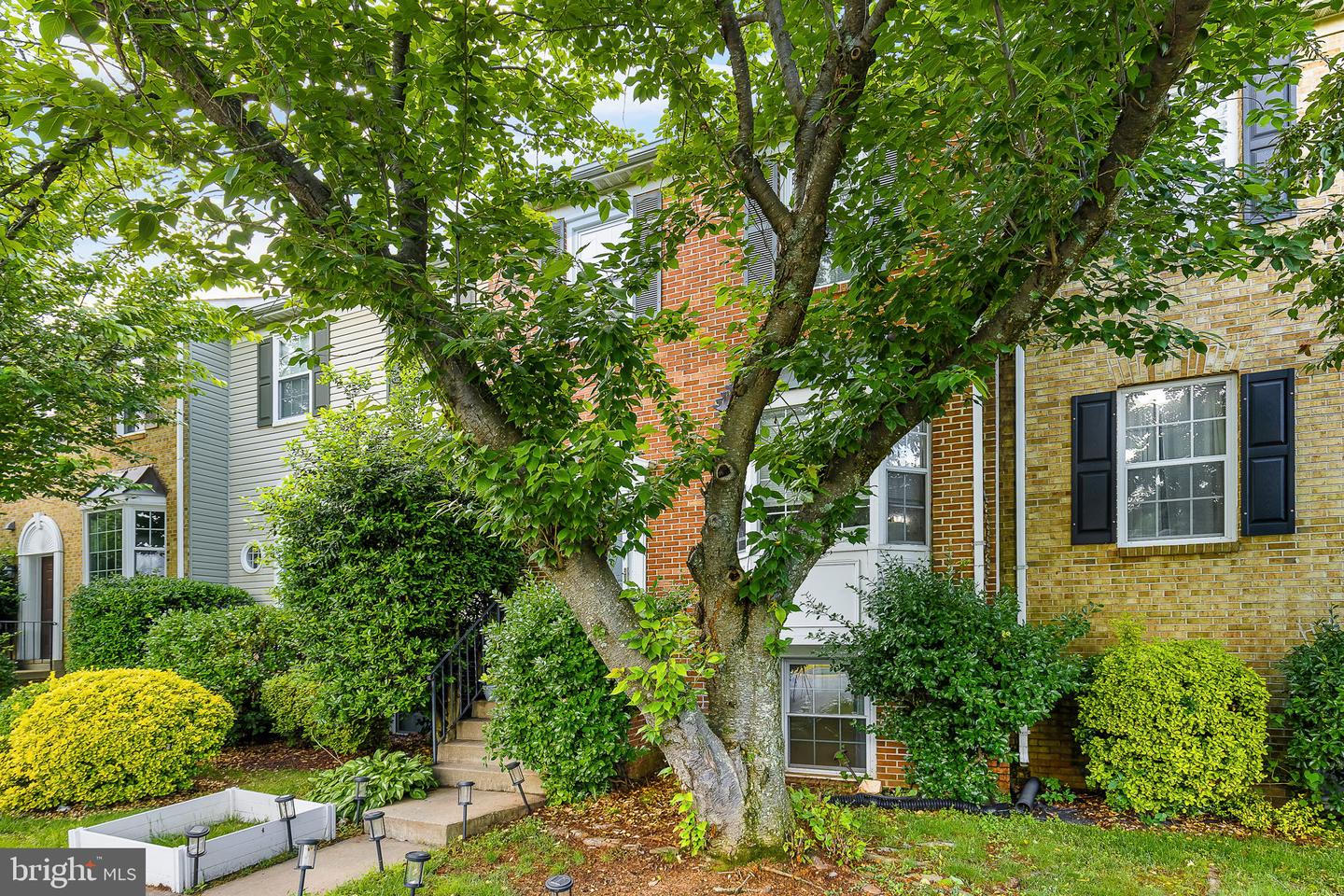 7929 Gunston Woods Pl