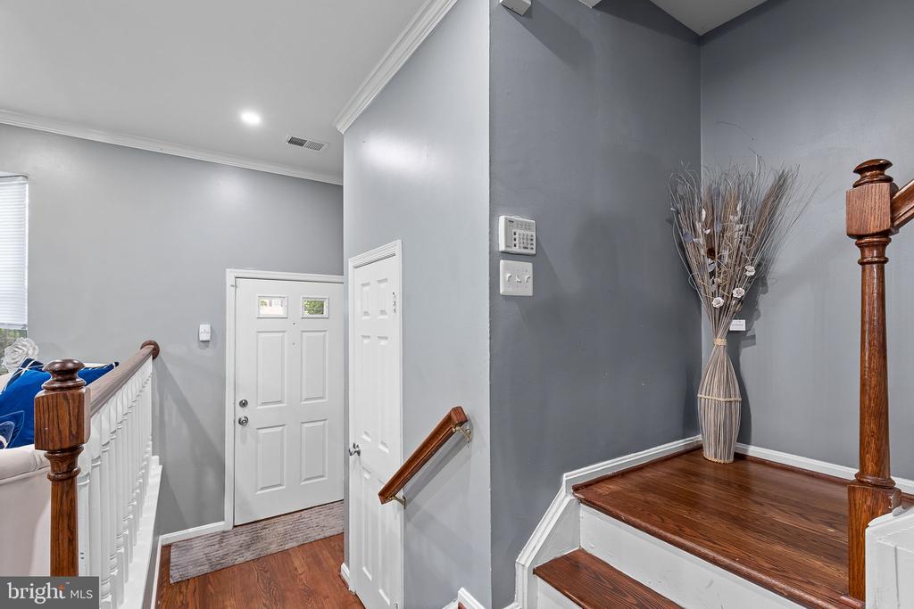 7929 Gunston Woods Pl