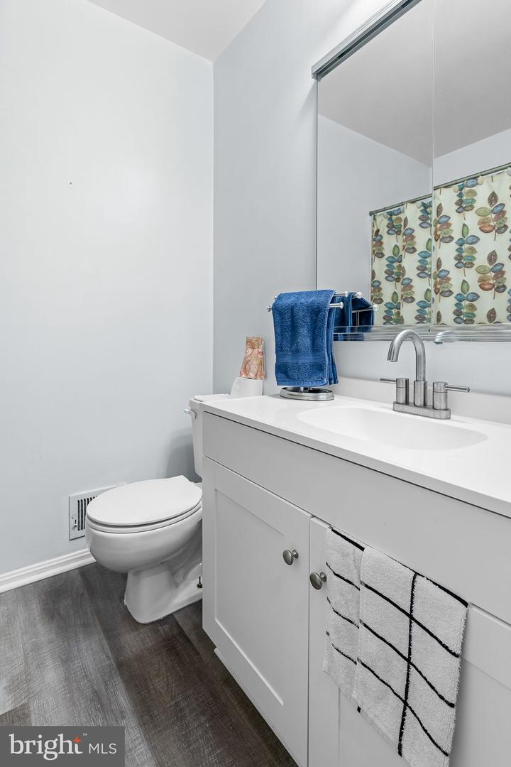 7929 Gunston Woods Pl