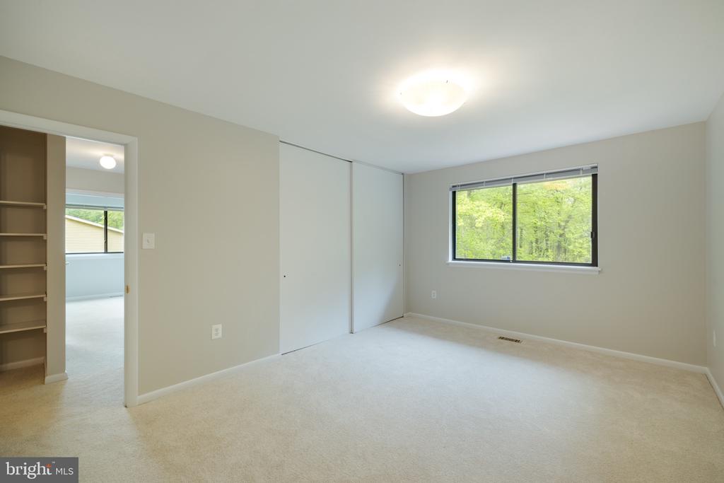 5620 SUMMER OAK WAY