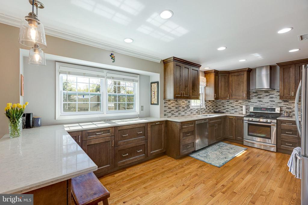 5624 KEMP LN
