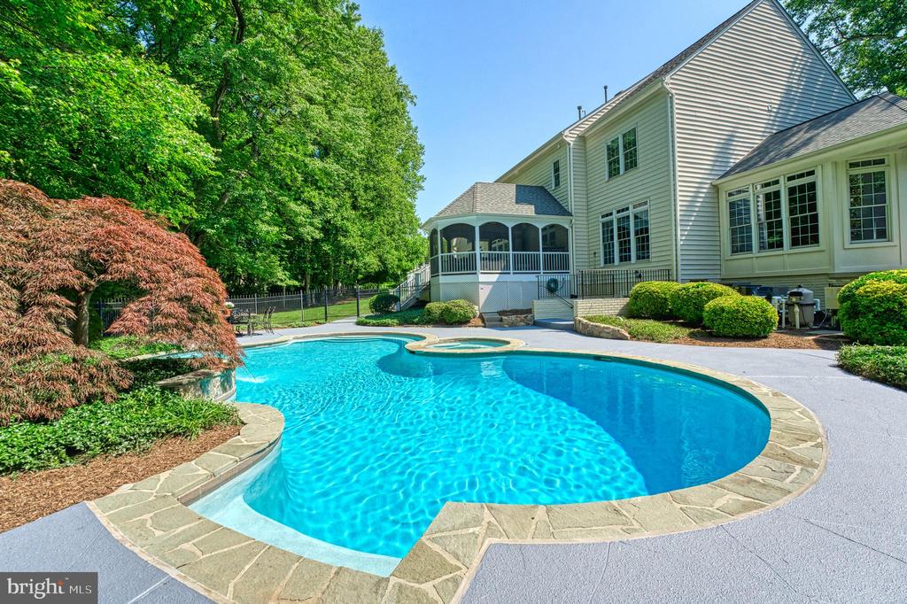 1296 Newkirk Ct