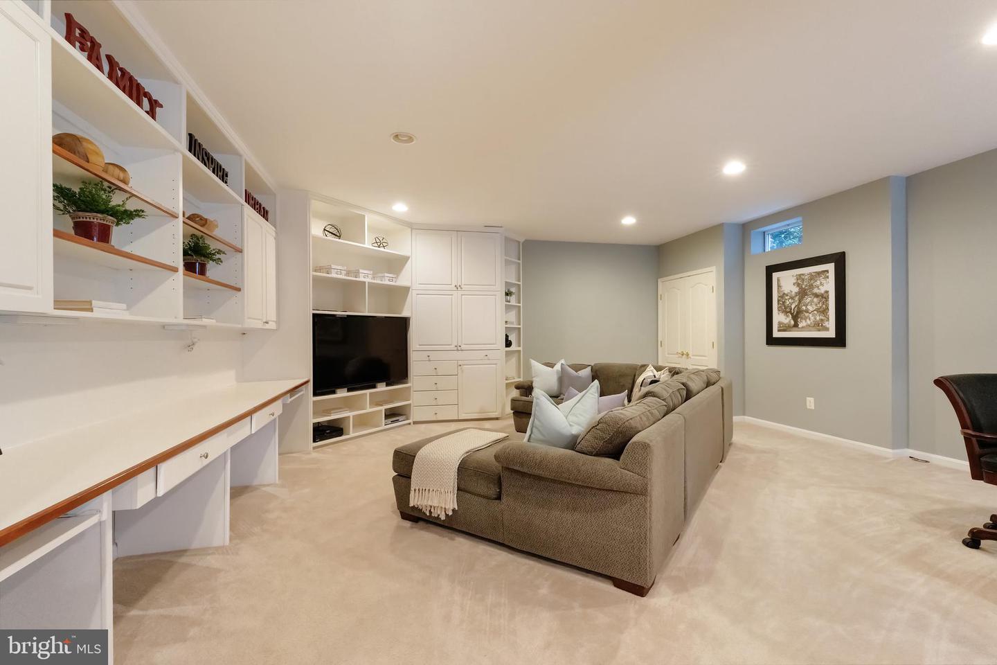 1296 Newkirk Ct