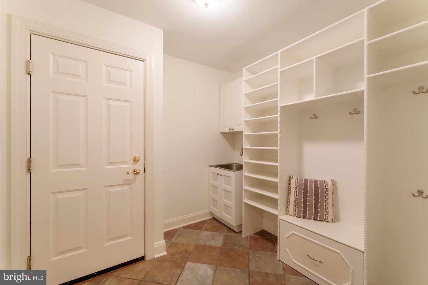 1296 Newkirk Ct