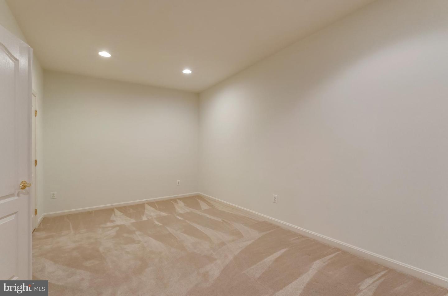 1296 Newkirk Ct