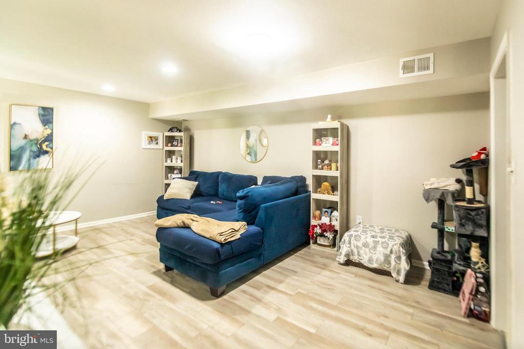 4548 Conwell Dr