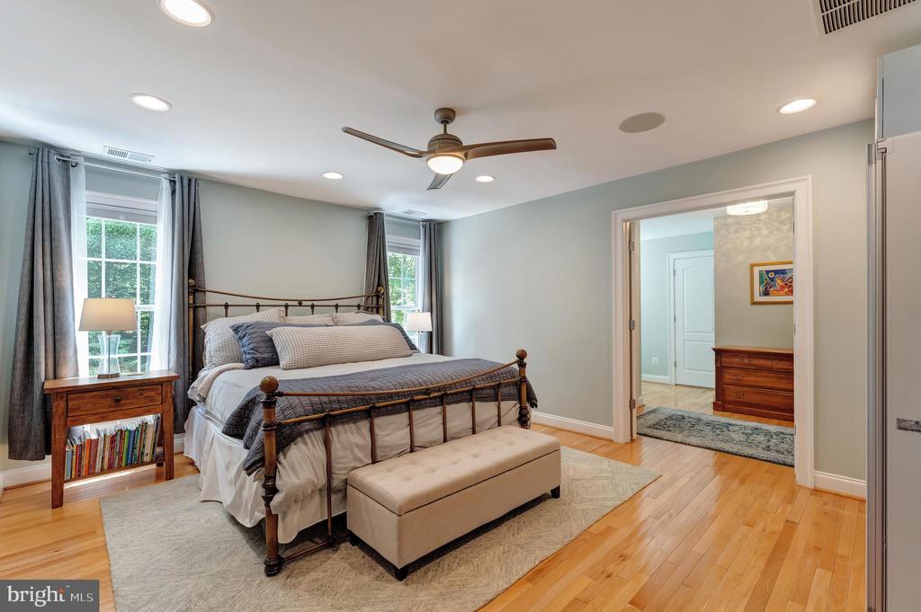 5026 HUNTWOOD MANOR DRIVE