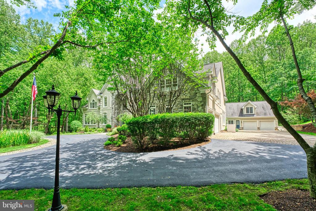 5026 HUNTWOOD MANOR DRIVE