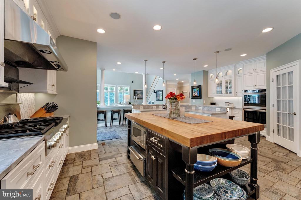 5026 HUNTWOOD MANOR DRIVE