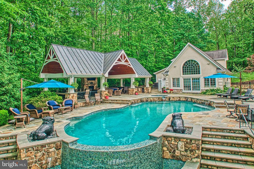 5026 HUNTWOOD MANOR DRIVE