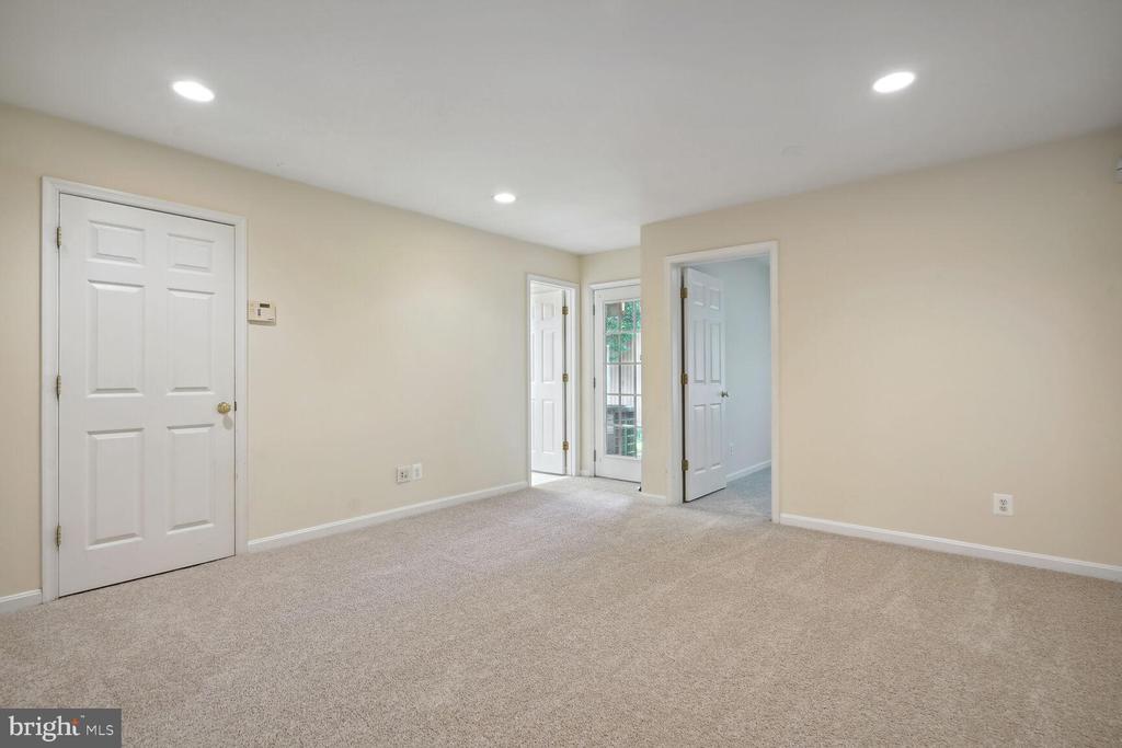 6323 DUNN COURT