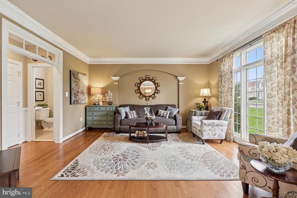 4872 AUTUMN GLORY WAY