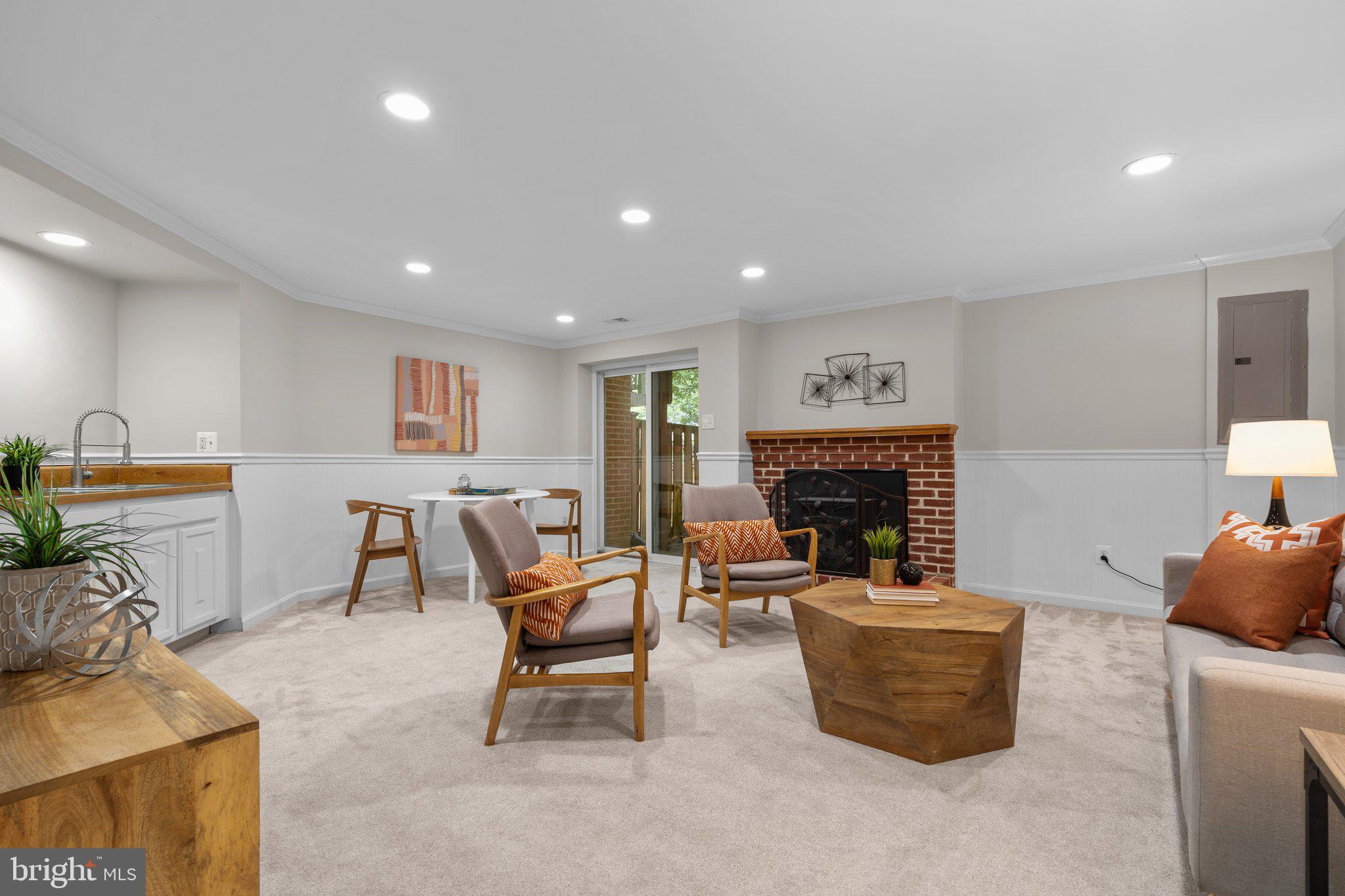 9077 Giltinan Ct