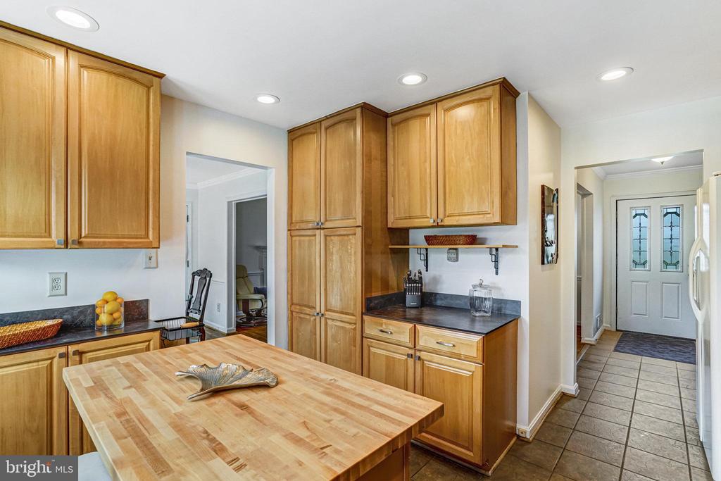 5901 WIVENHOE COURT