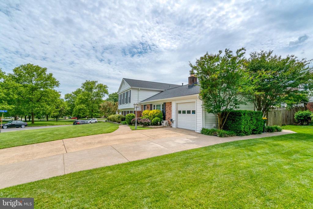 5901 WIVENHOE COURT