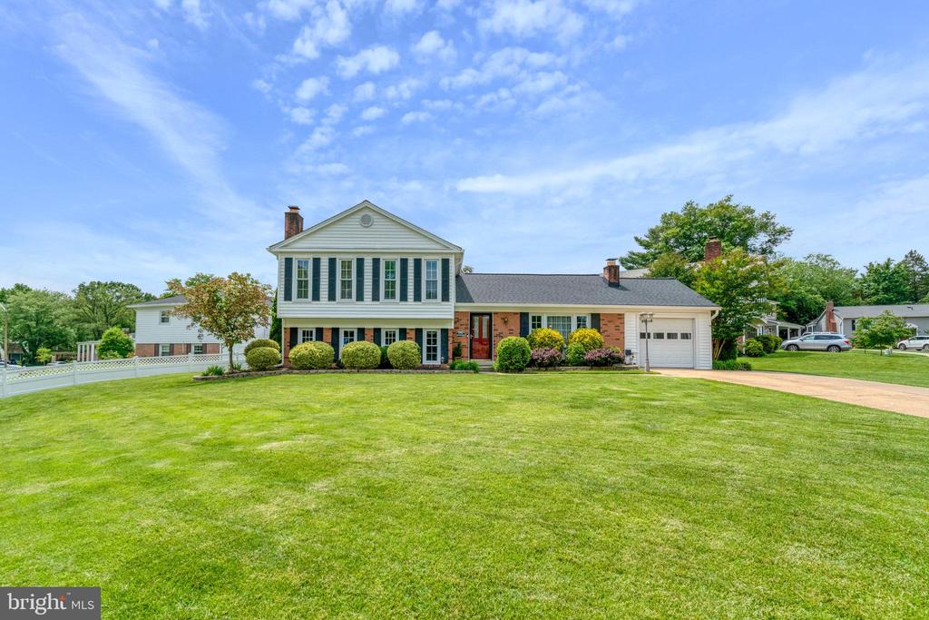 5901 WIVENHOE COURT