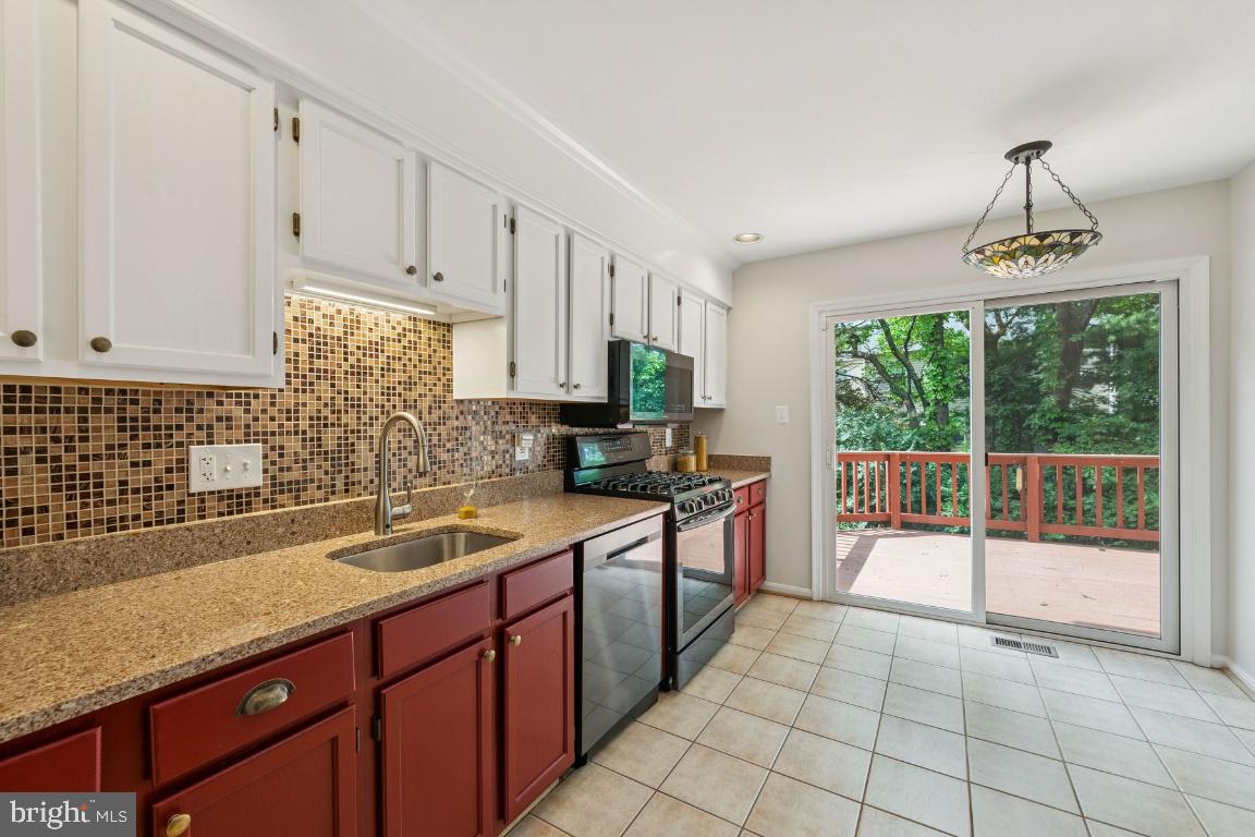4231 Sleepy Lake Dr
