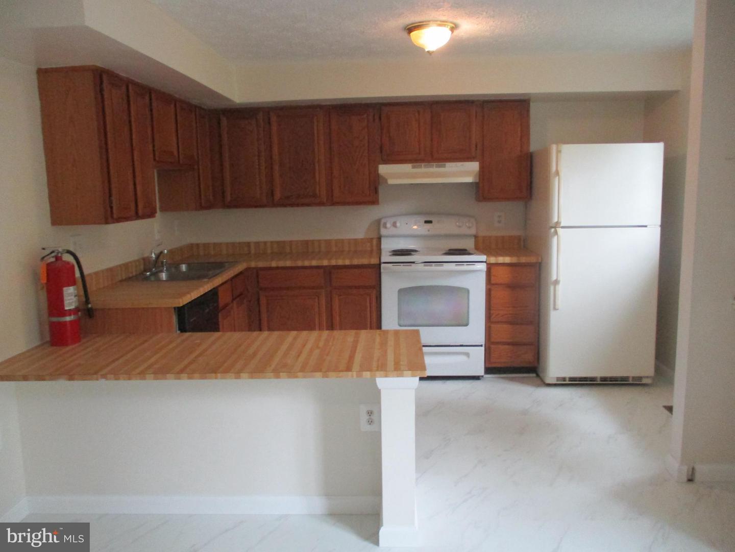 5844 ROCK FOREST CT