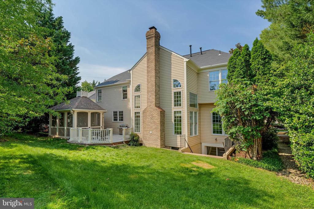 12691 Fox Woods Dr