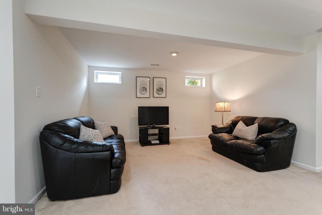 12691 Fox Woods Dr