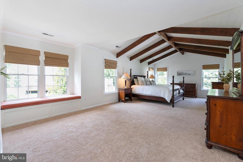 12691 Fox Woods Dr