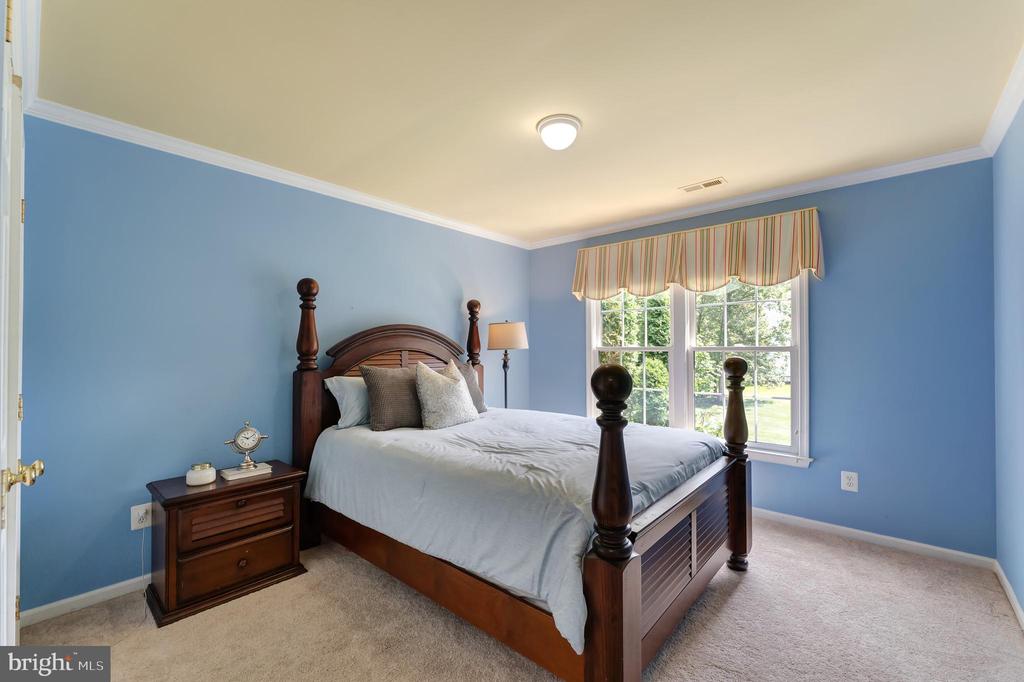 12691 Fox Woods Dr