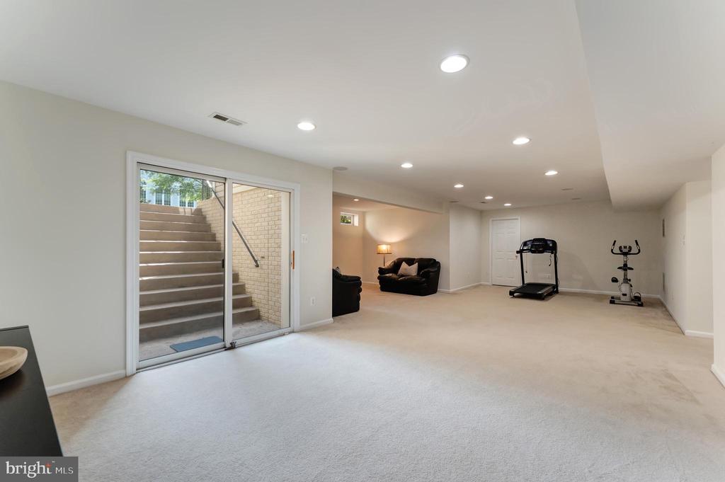 12691 Fox Woods Dr