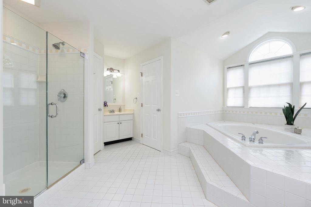 12691 Fox Woods Dr