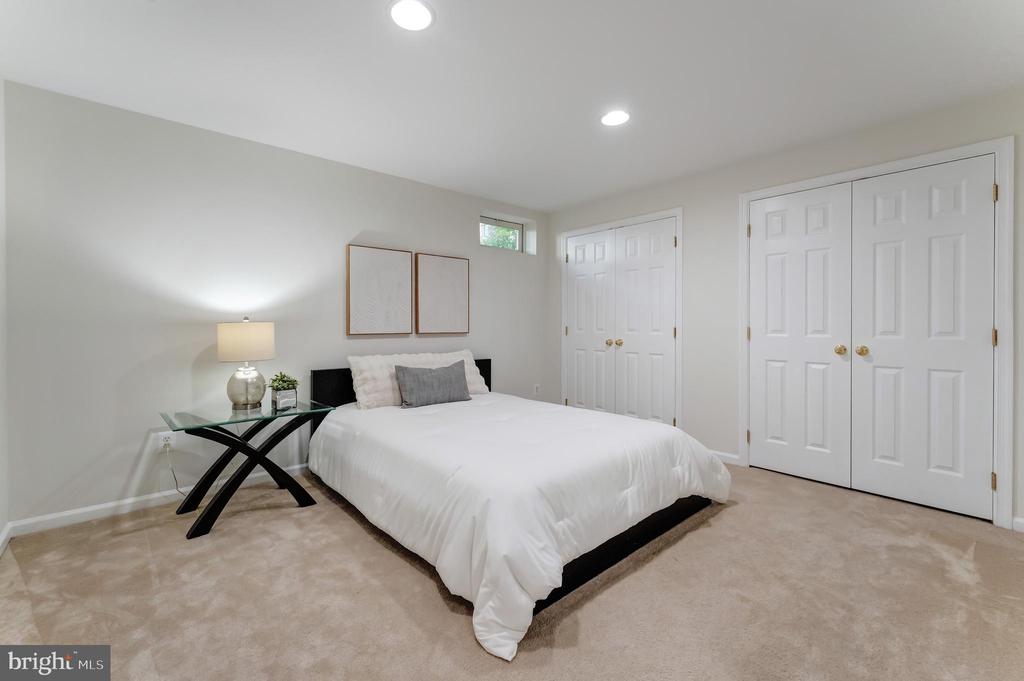 12691 Fox Woods Dr