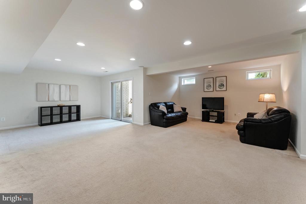 12691 Fox Woods Dr