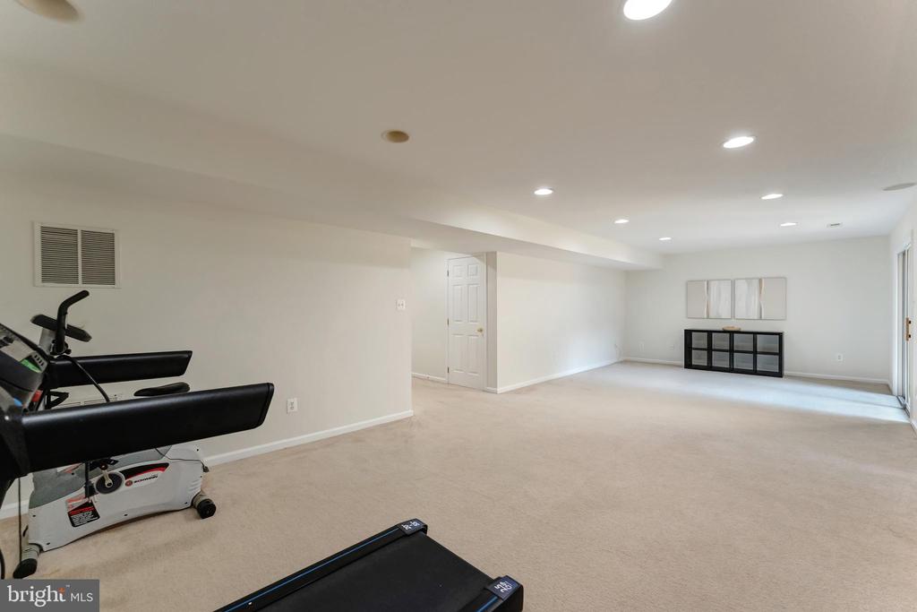 12691 Fox Woods Dr