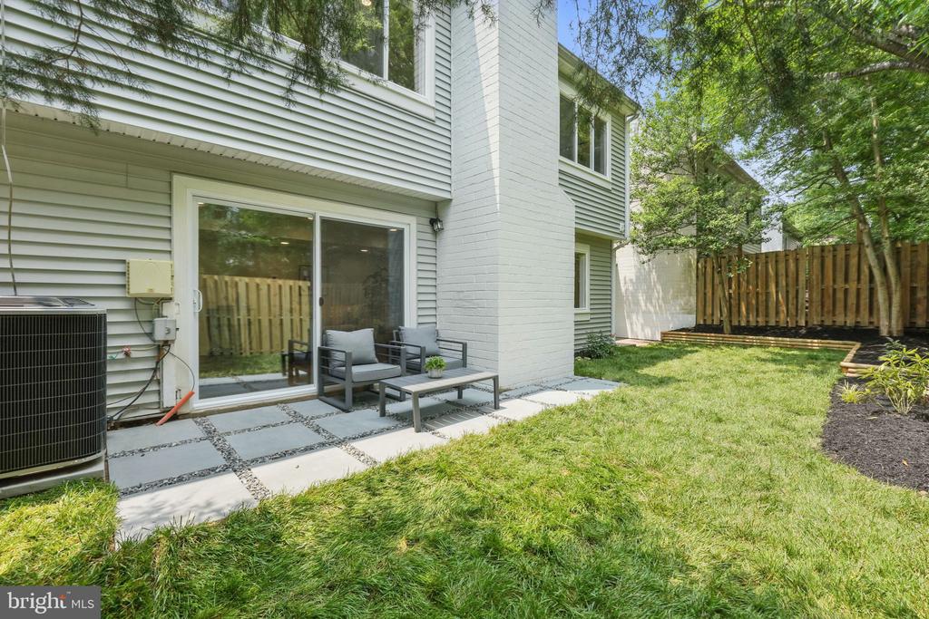 1496 Roundleaf Ct