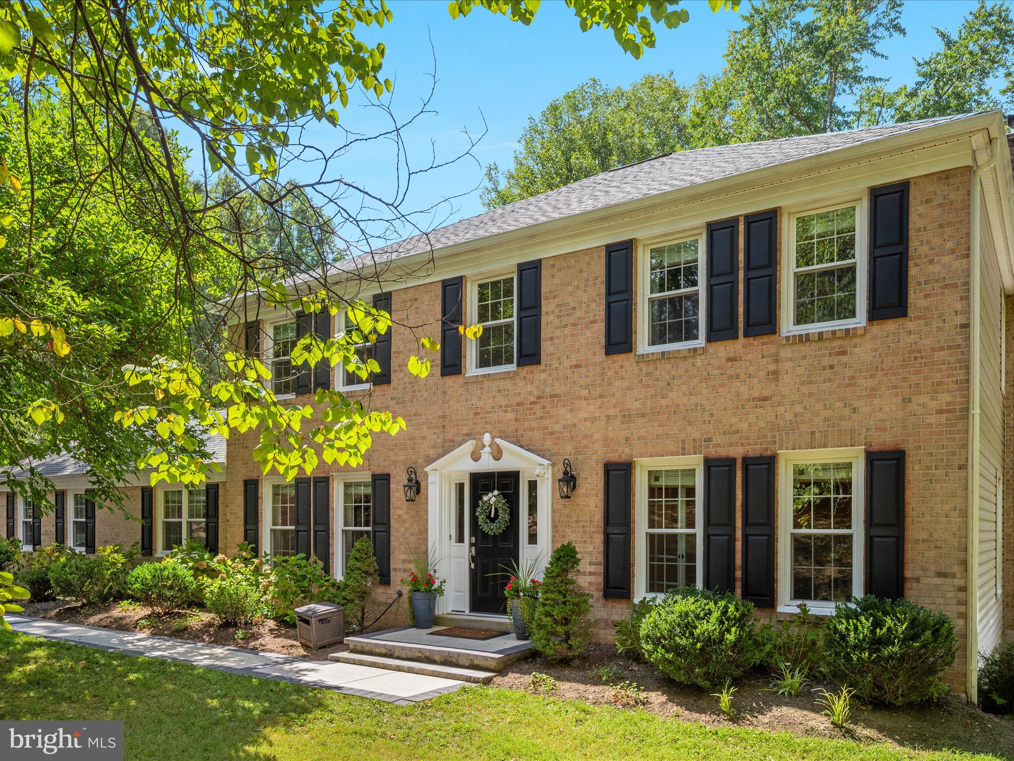 2200 LOMOND COURT