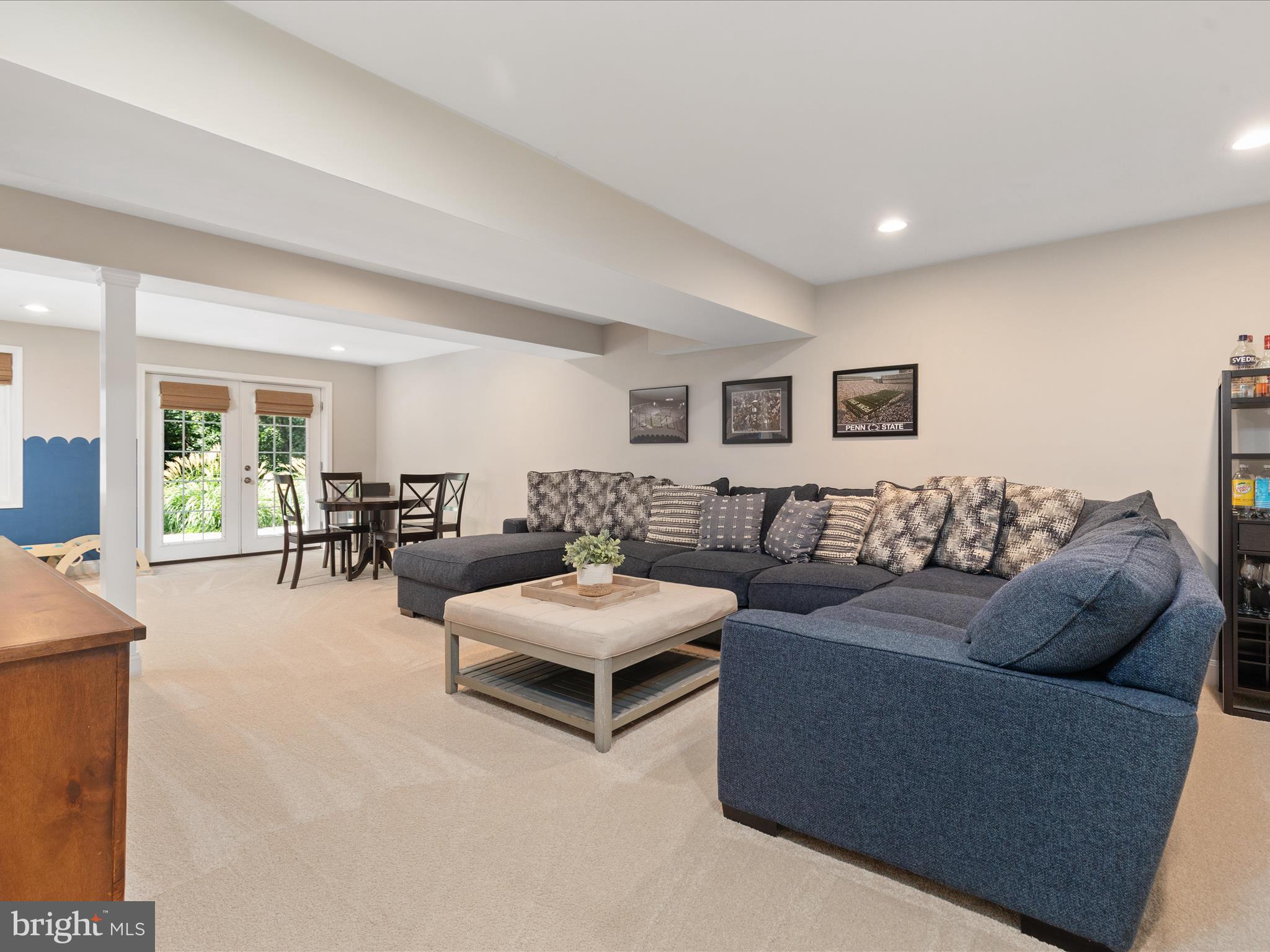2200 LOMOND COURT