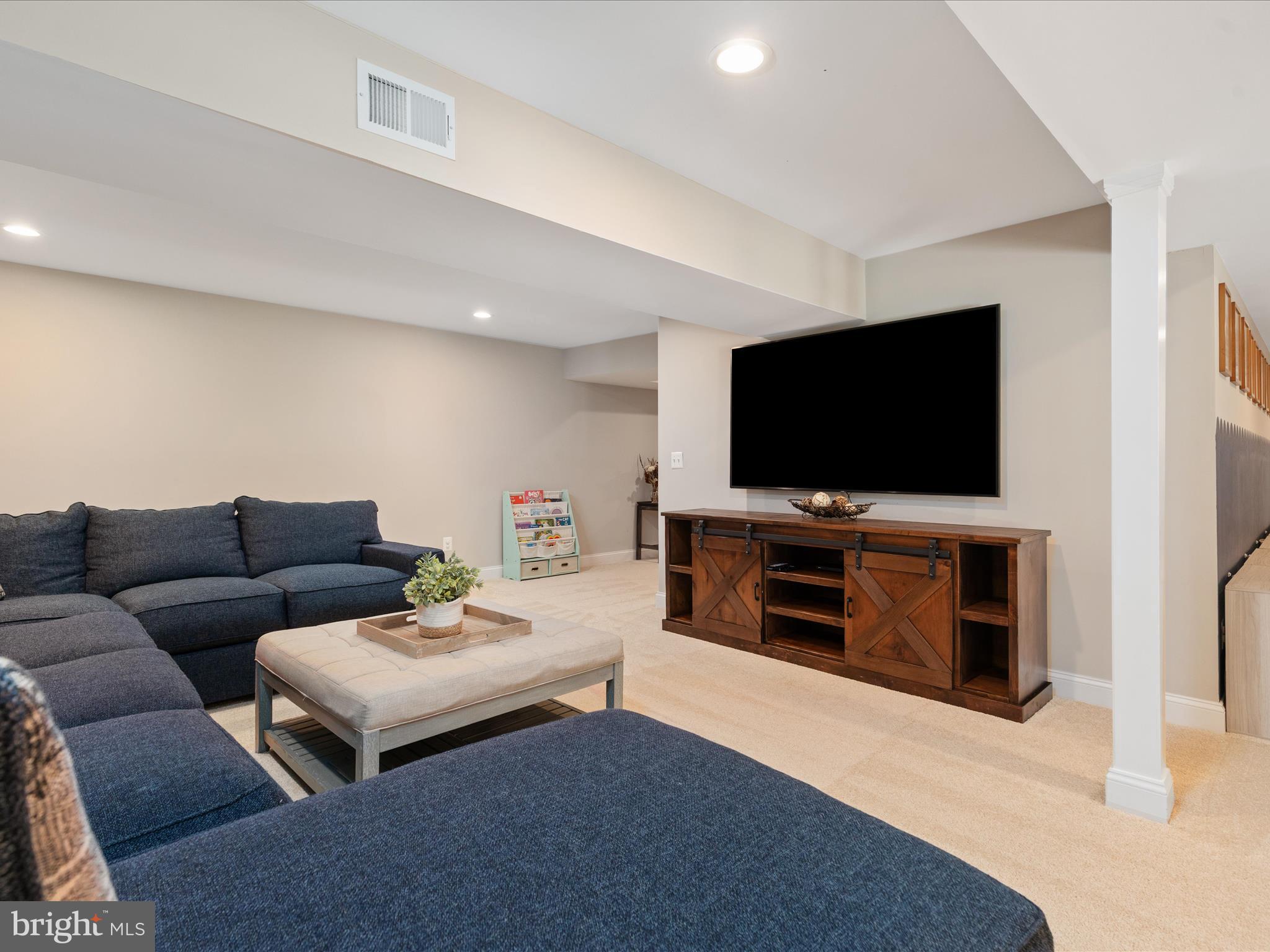 2200 LOMOND COURT