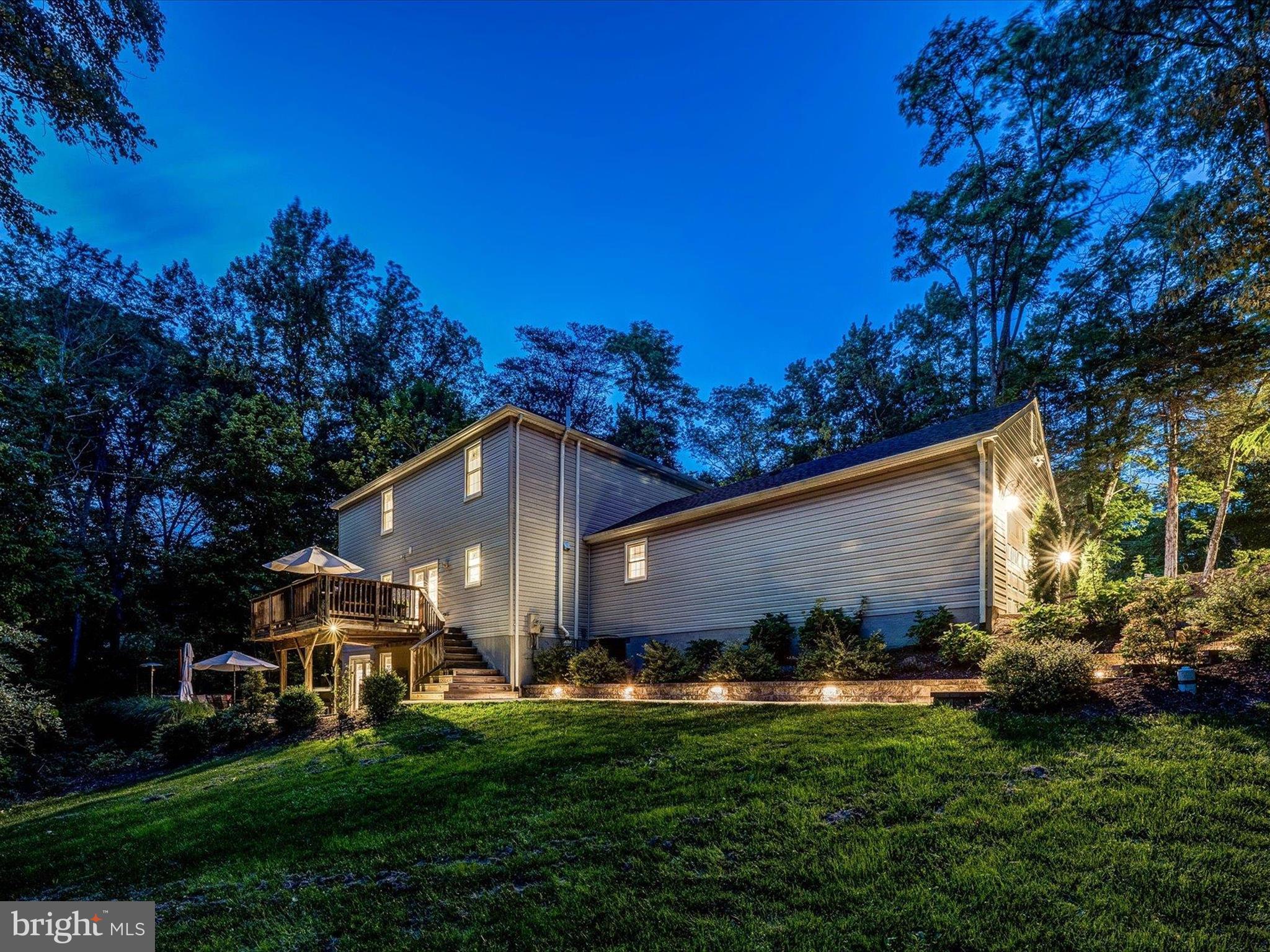 2200 LOMOND COURT