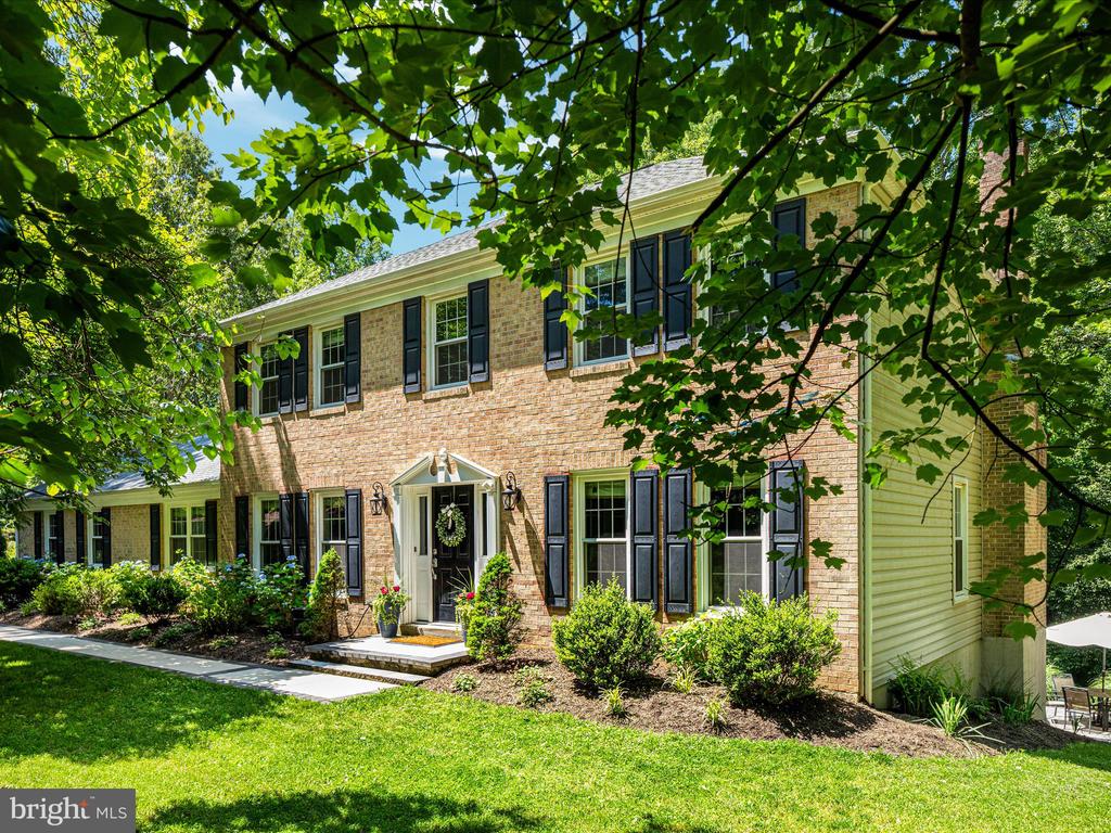 2200 LOMOND COURT