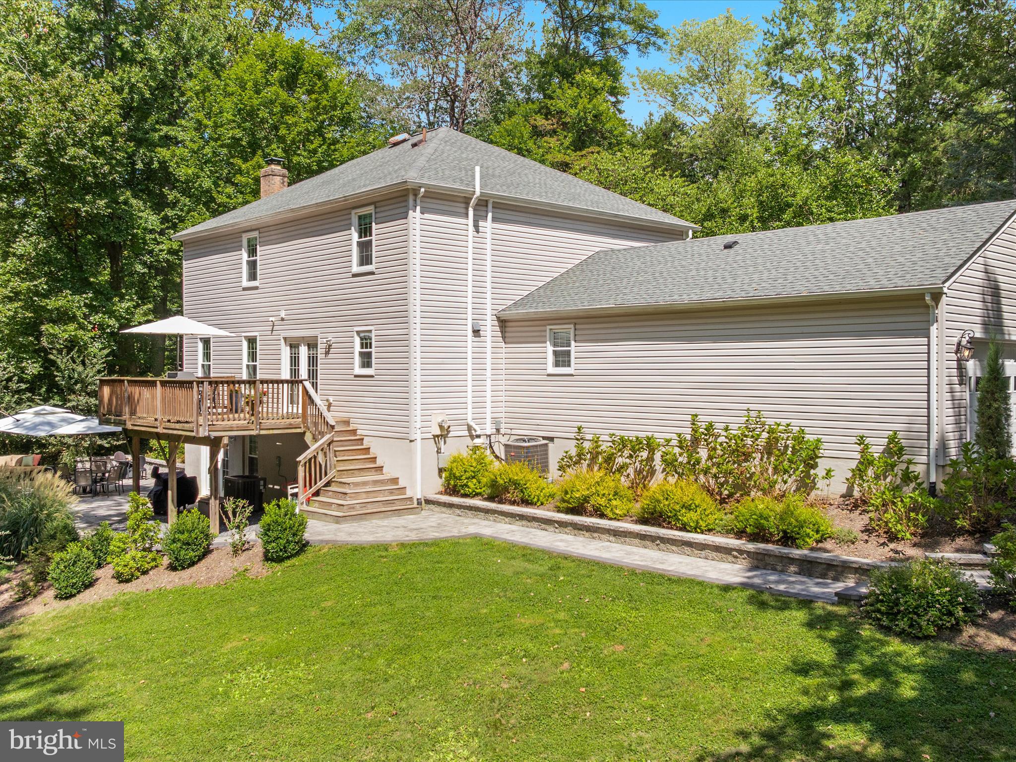 2200 LOMOND COURT