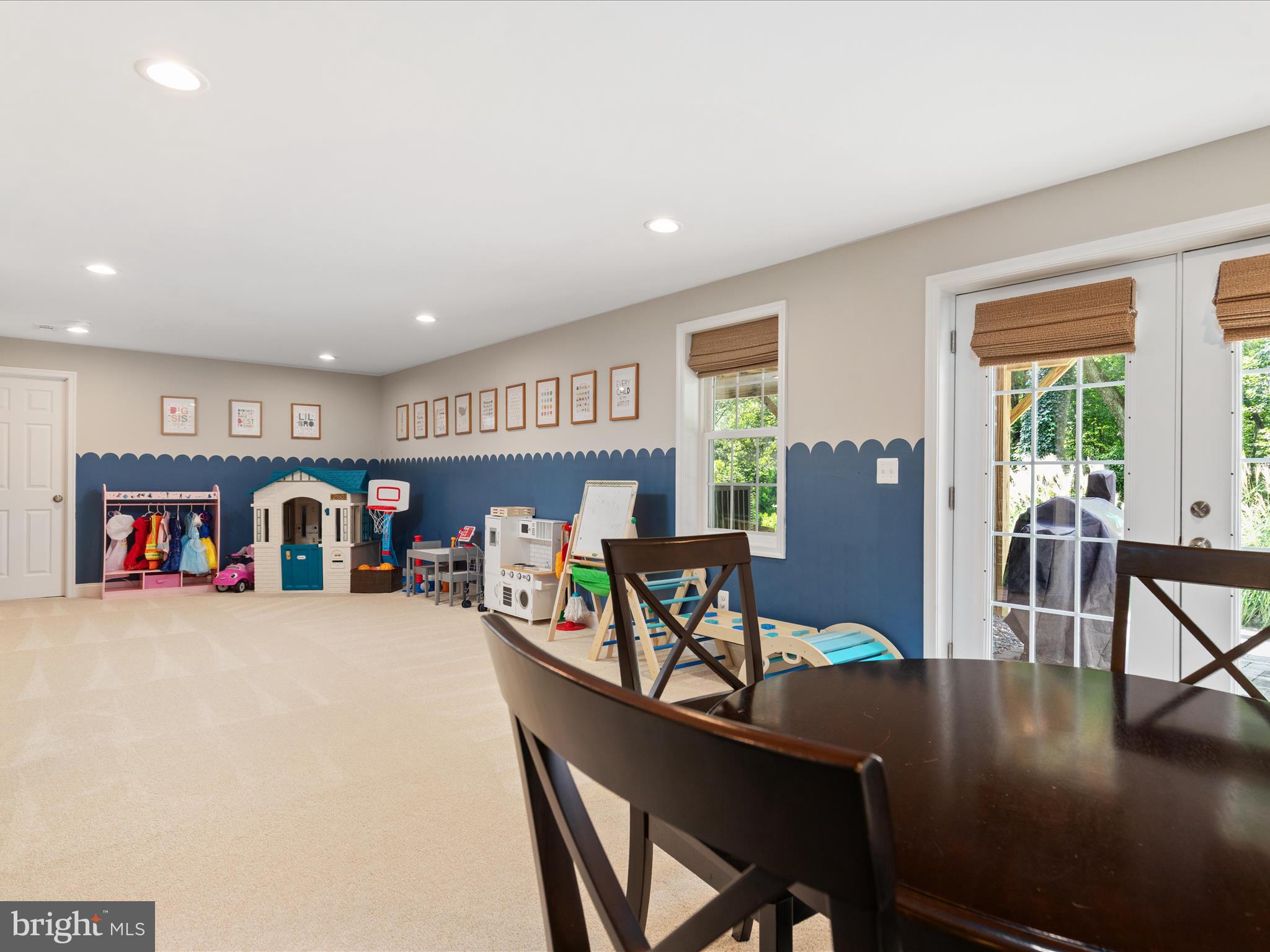 2200 LOMOND COURT