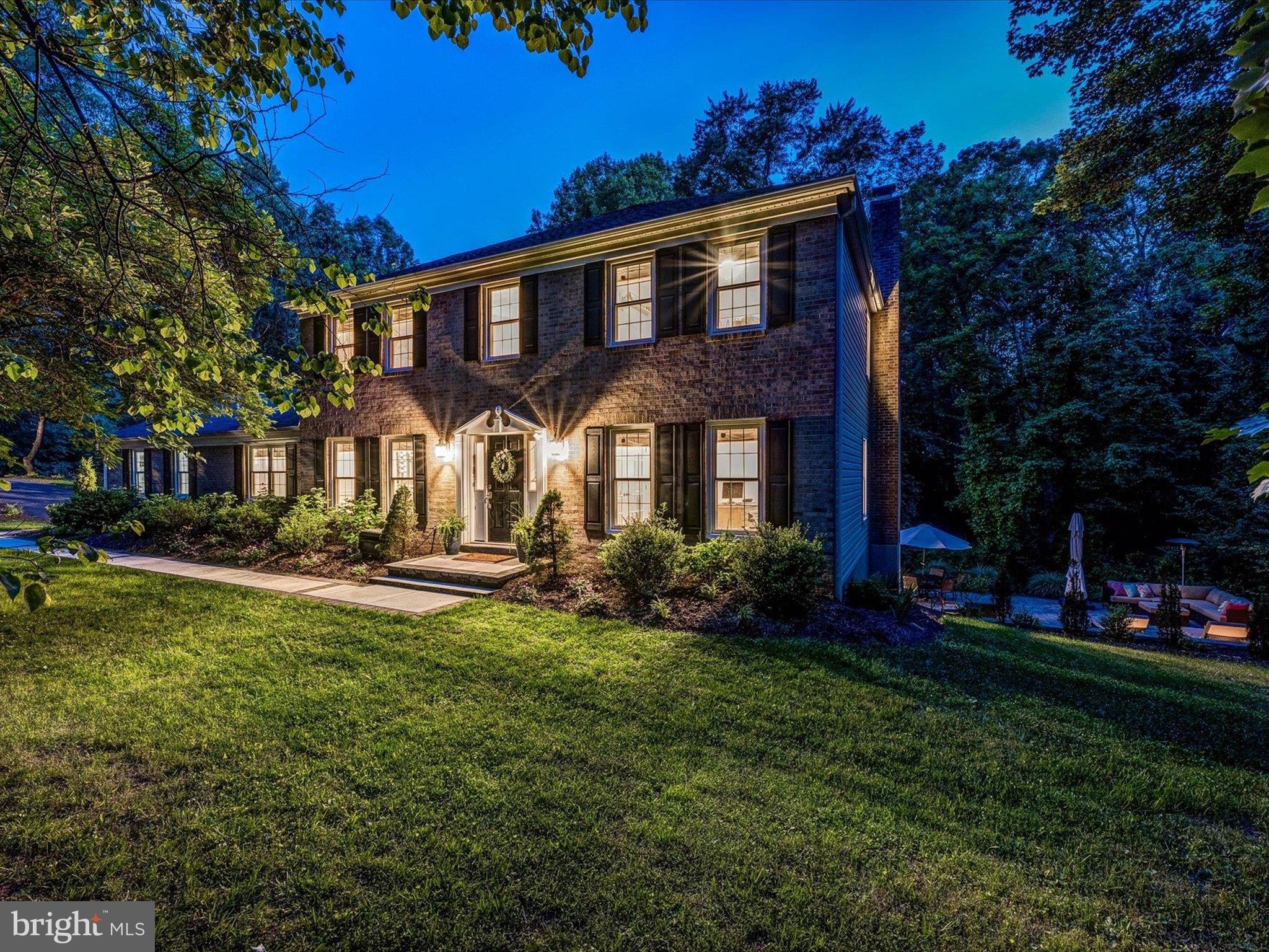 2200 LOMOND COURT