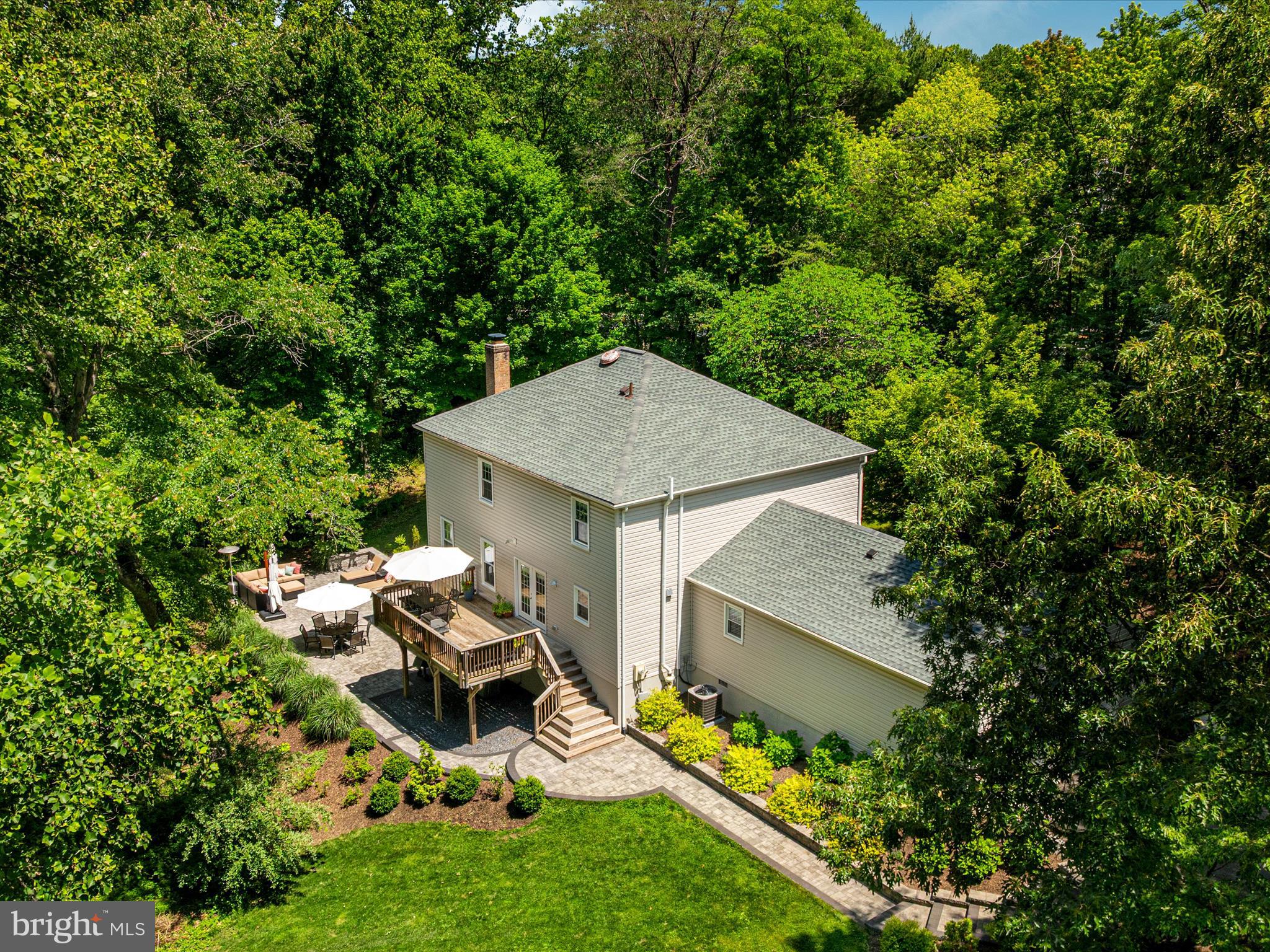 2200 LOMOND COURT