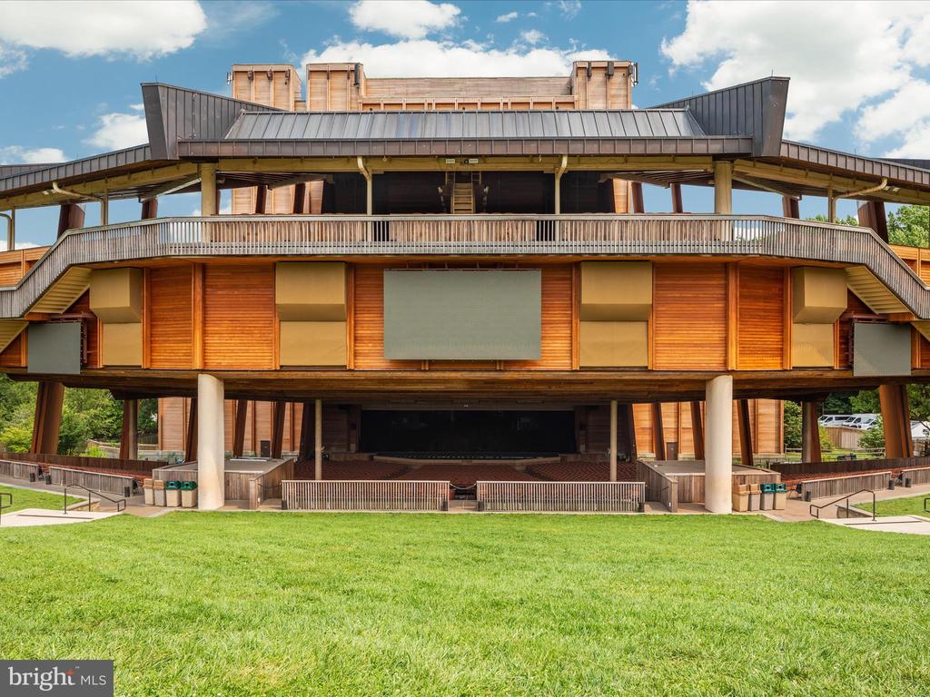 2200 LOMOND COURT