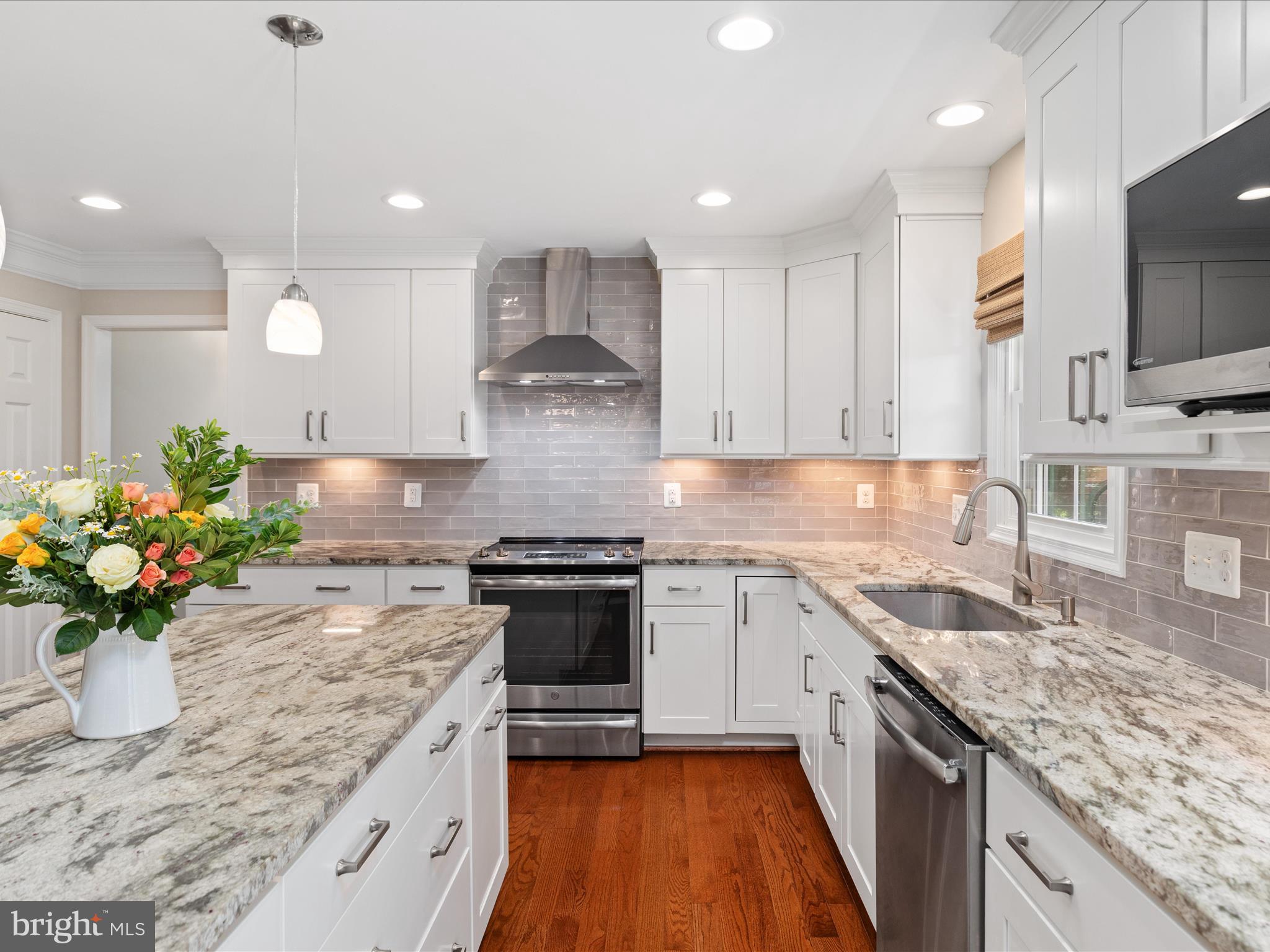 2200 LOMOND COURT